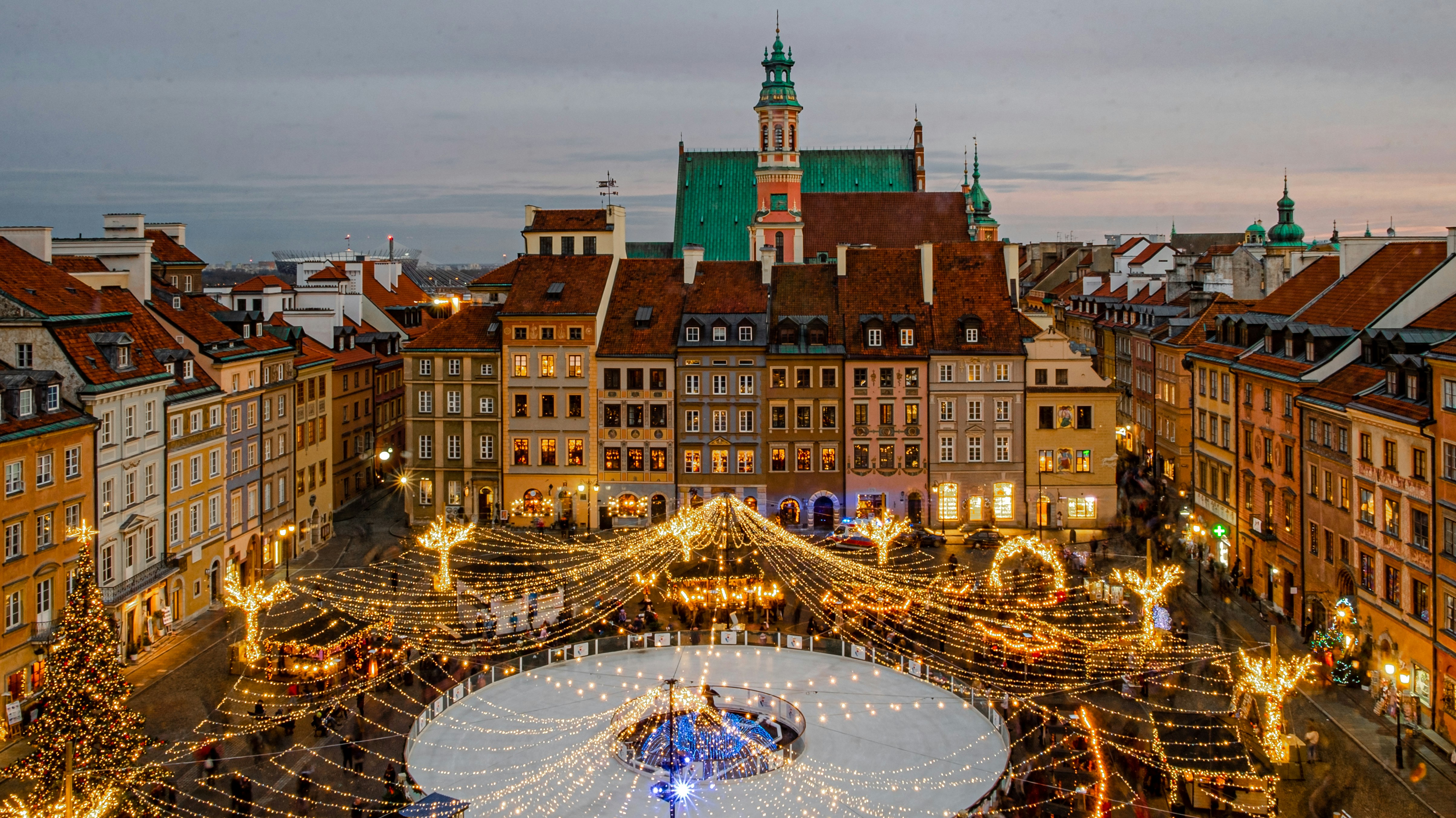 Christmas Market in Warsaw (Photo by Elijah G on Unsplash)